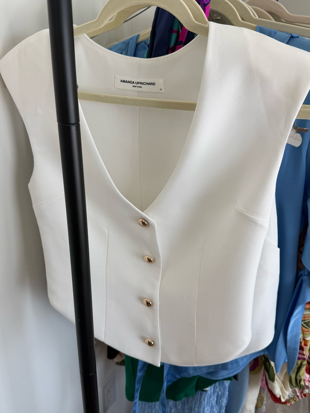 Elegant White V-Neck top AND skirt - Picture 7 of 8